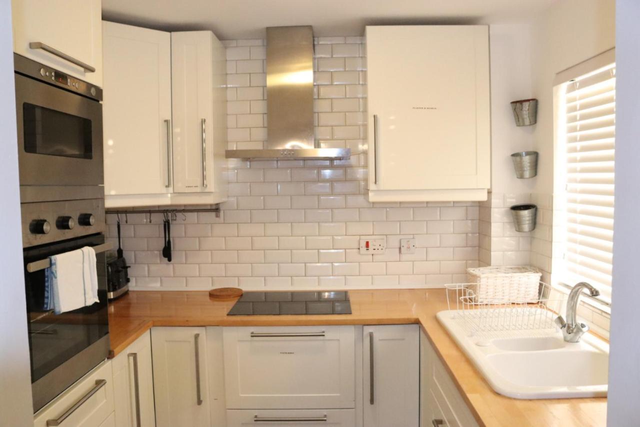 Garland Modern Apartment With Private Garden & Parking Dartford 5 Exterior photo
