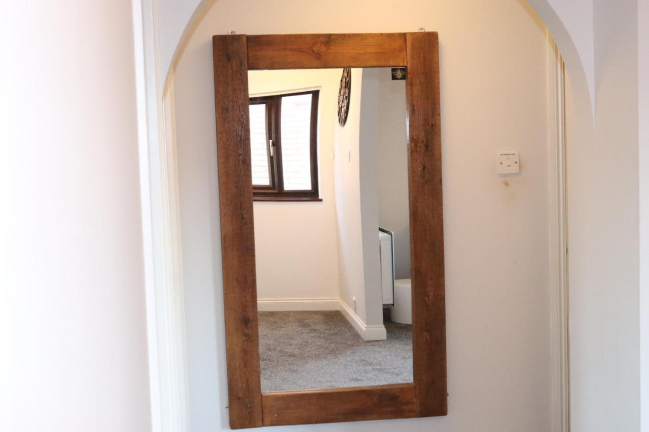 Garland Modern Apartment With Private Garden & Parking Dartford 5 Exterior photo