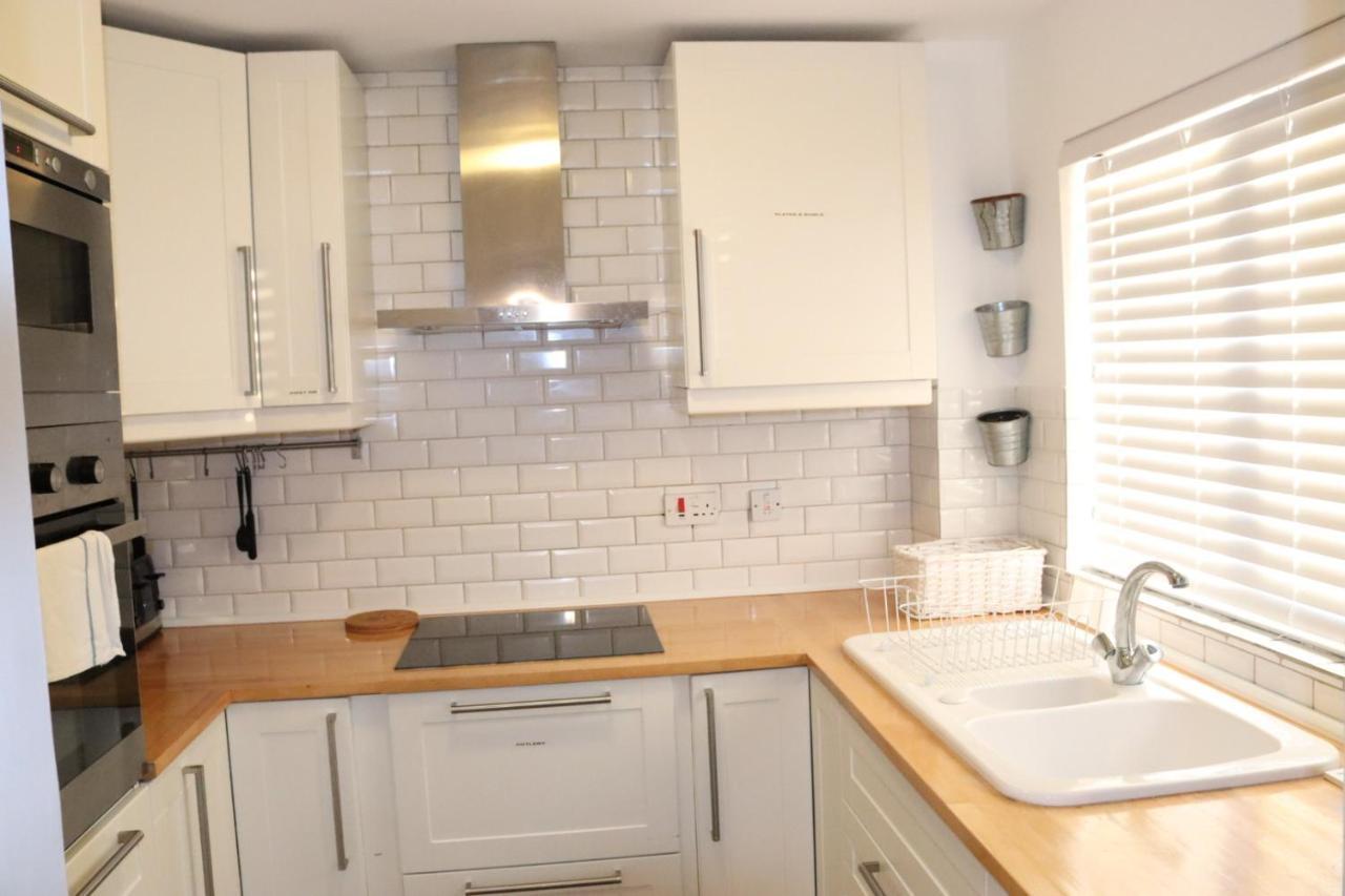 Garland Modern Apartment With Private Garden & Parking Dartford 5 Exterior photo