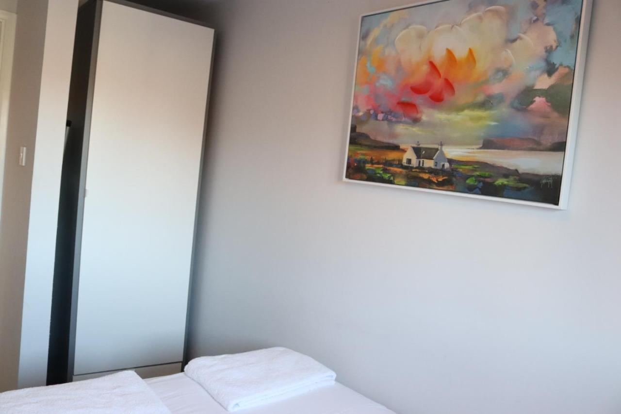 Garland Modern Apartment With Private Garden & Parking Dartford 5 Exterior photo