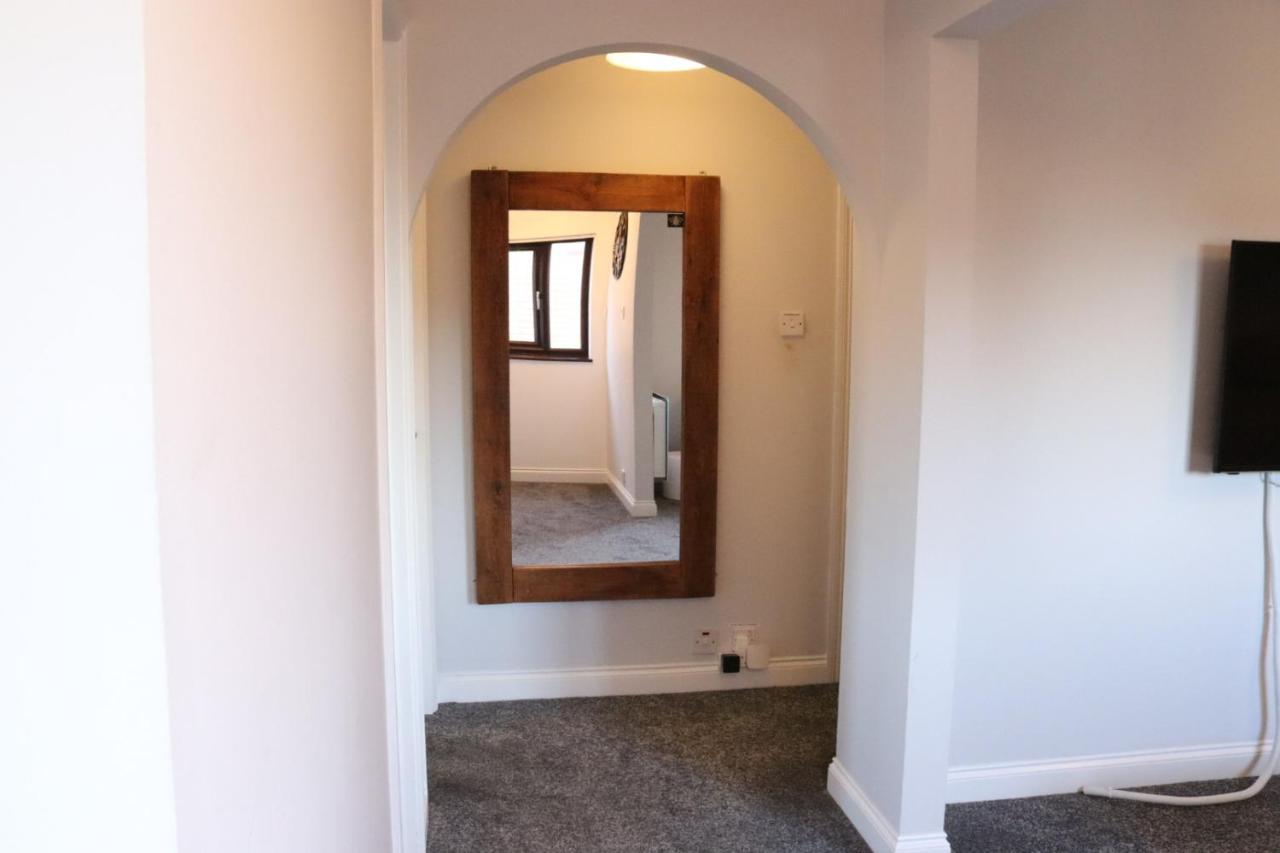Garland Modern Apartment With Private Garden & Parking Dartford 5 Exterior photo