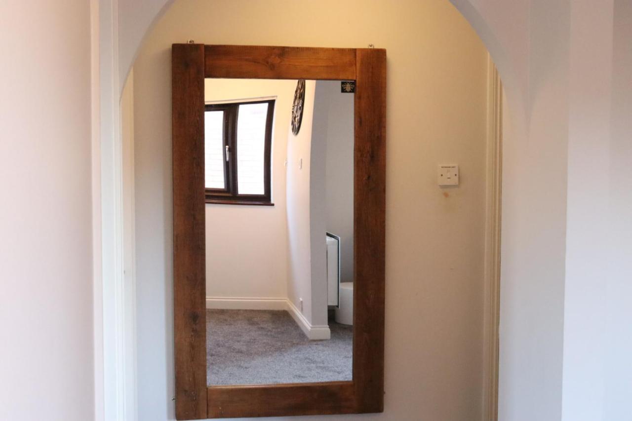 Garland Modern Apartment With Private Garden & Parking Dartford 5 Exterior photo
