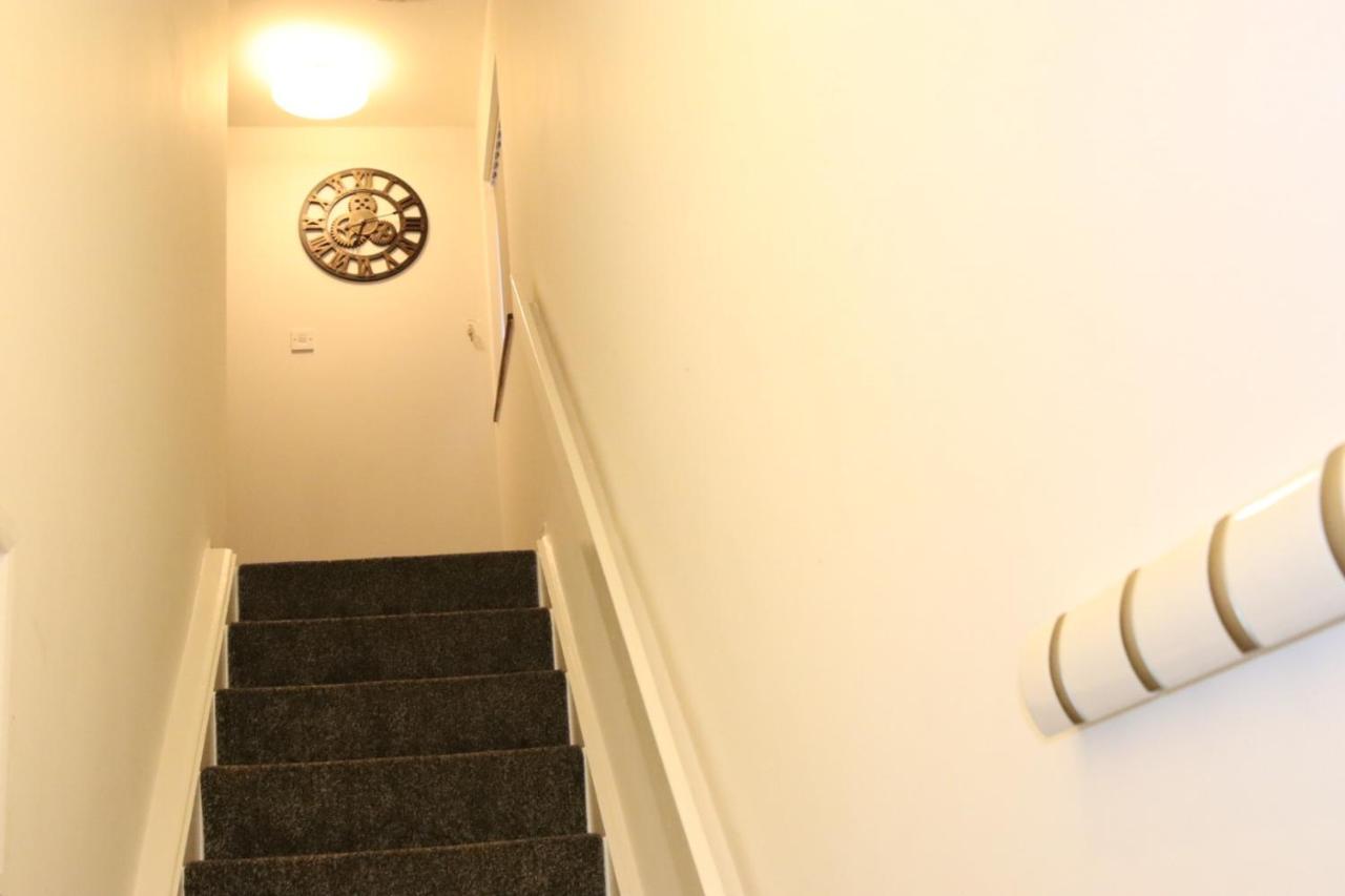 Garland Modern Apartment With Private Garden & Parking Dartford 5 Exterior photo
