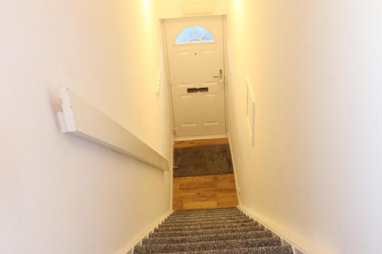 Garland Modern Apartment With Private Garden & Parking Dartford 5 Exterior photo
