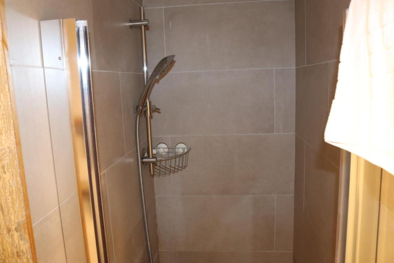 Garland Modern Apartment With Private Garden & Parking Dartford 5 Exterior photo
