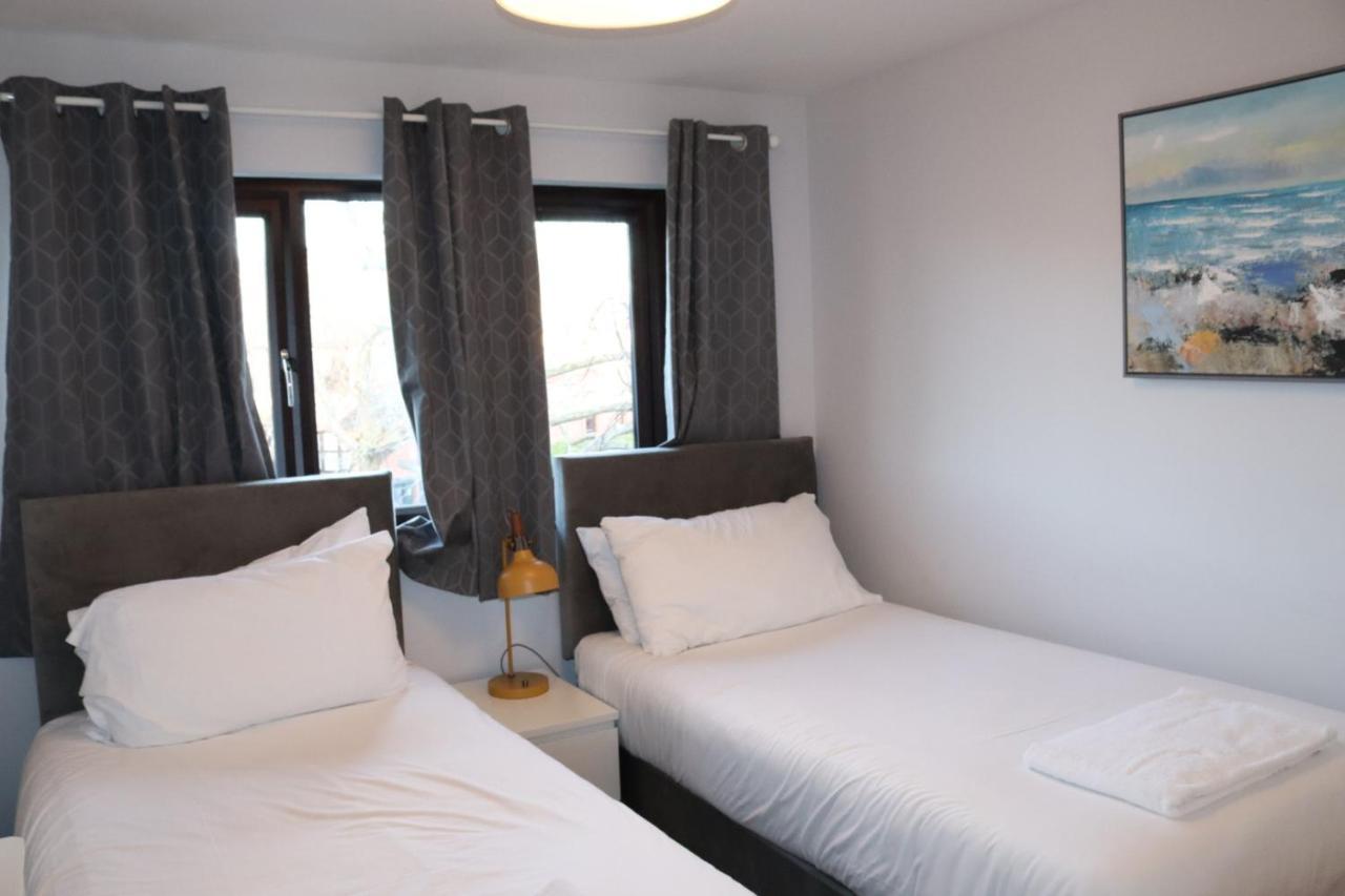 Garland Modern Apartment With Private Garden & Parking Dartford 5 Exterior photo